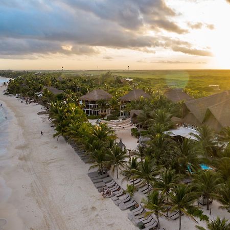Hotel Cabanas Los Lirios Tulum Bagian luar foto