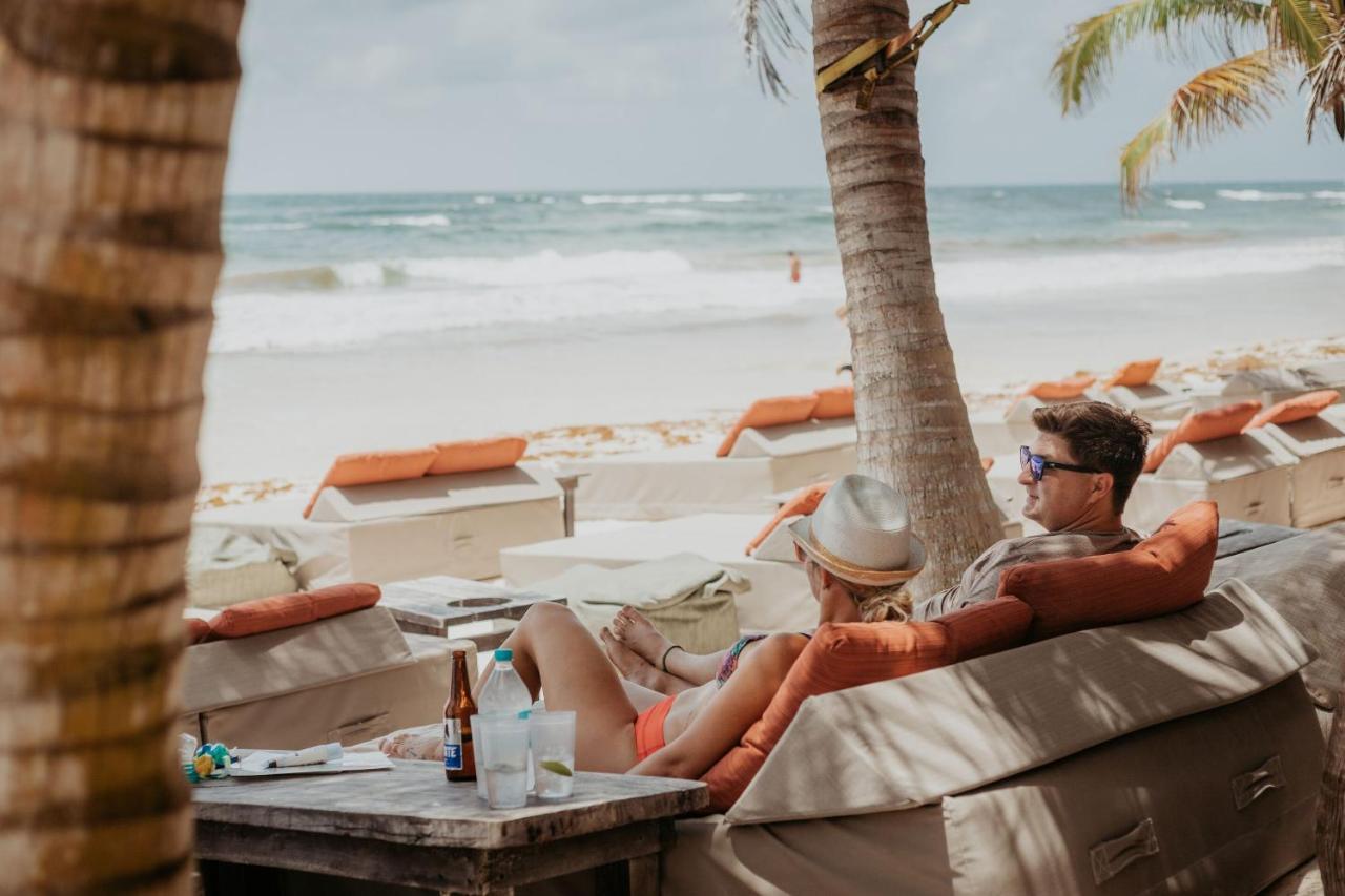 Hotel Cabanas Los Lirios Tulum Bagian luar foto