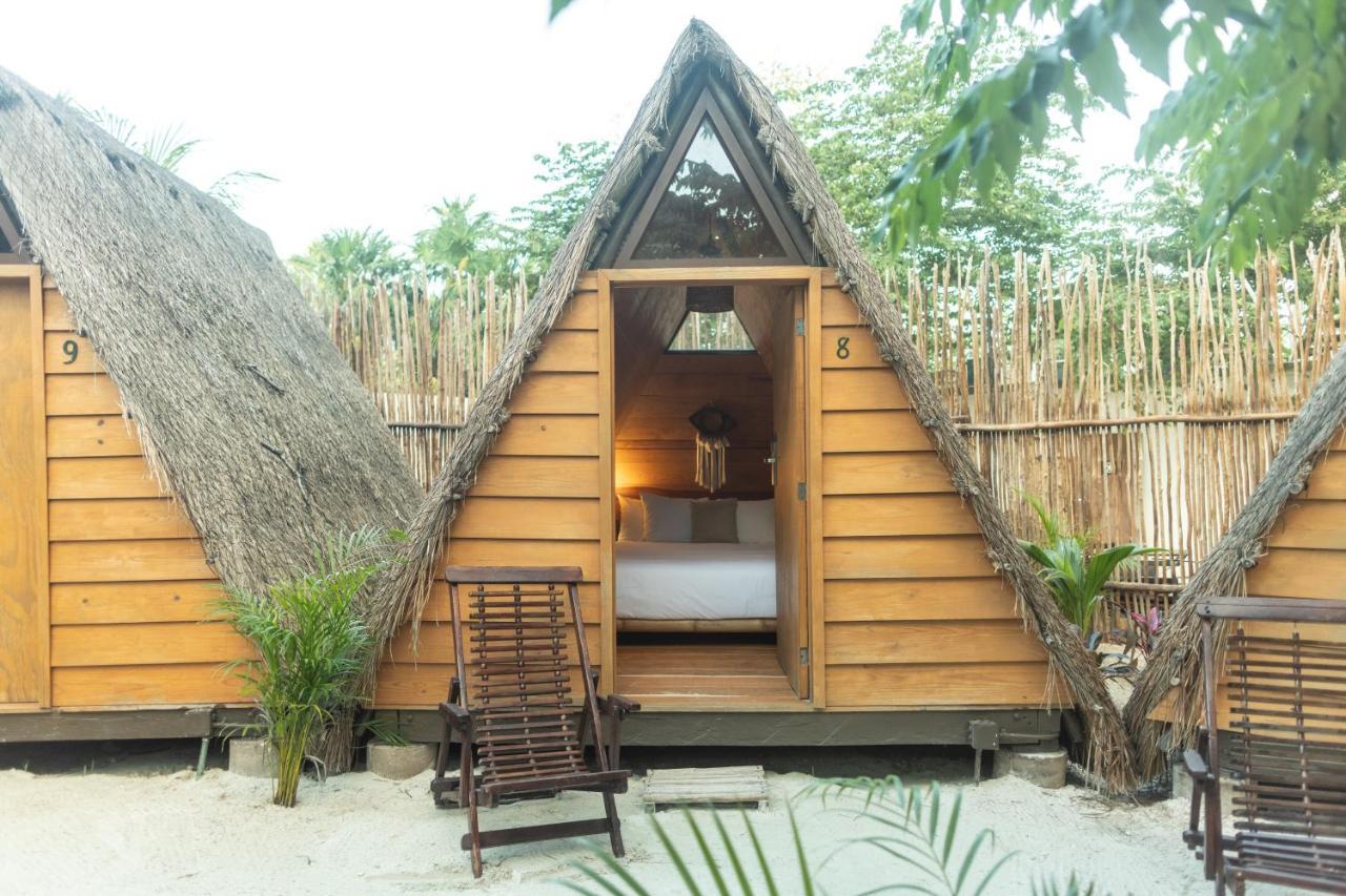 Hotel Cabanas Los Lirios Tulum Bagian luar foto
