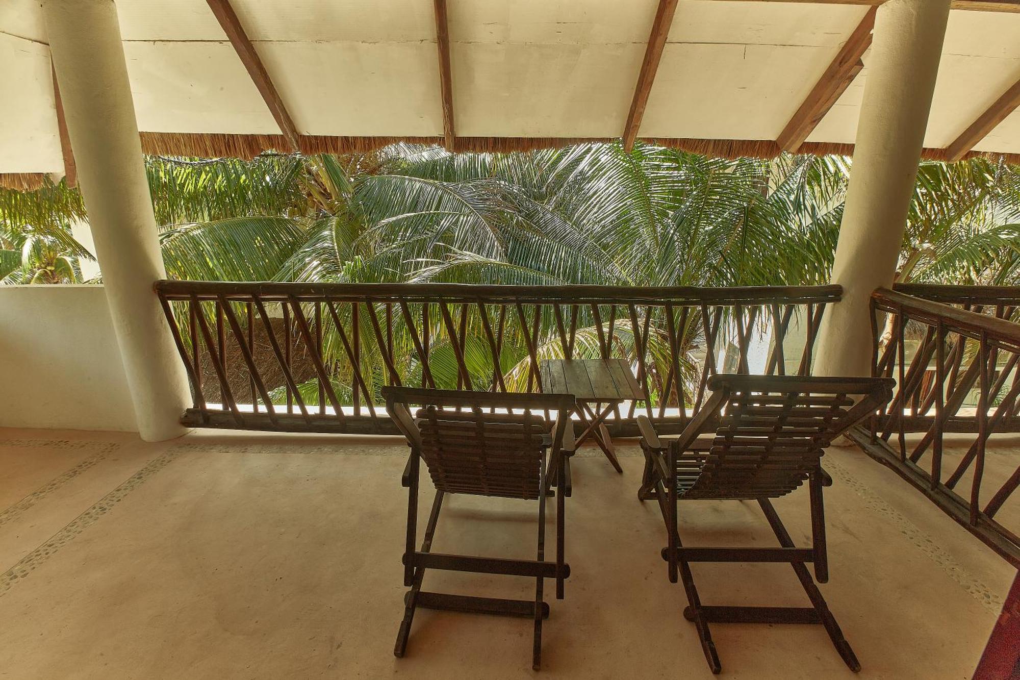 Hotel Cabanas Los Lirios Tulum Ruang foto