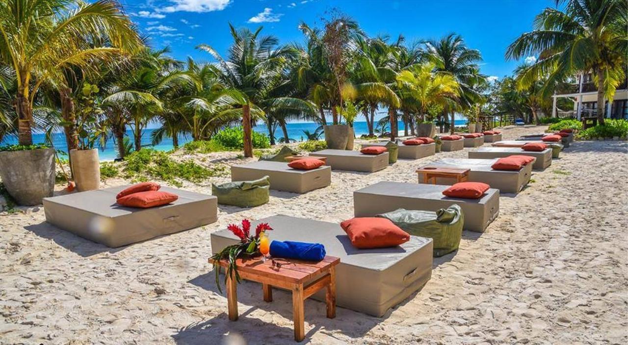 Hotel Cabanas Los Lirios Tulum Bagian luar foto